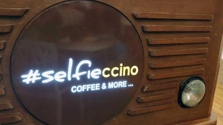 India selfieccino